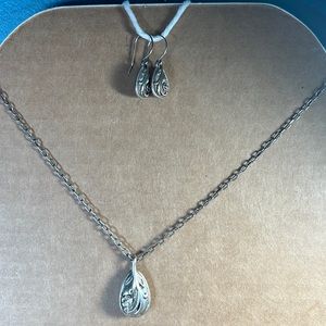 Necklace and earrings set